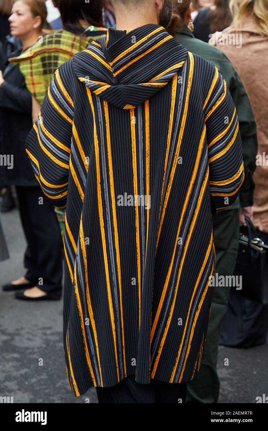 Black and yellow striped hoodie online