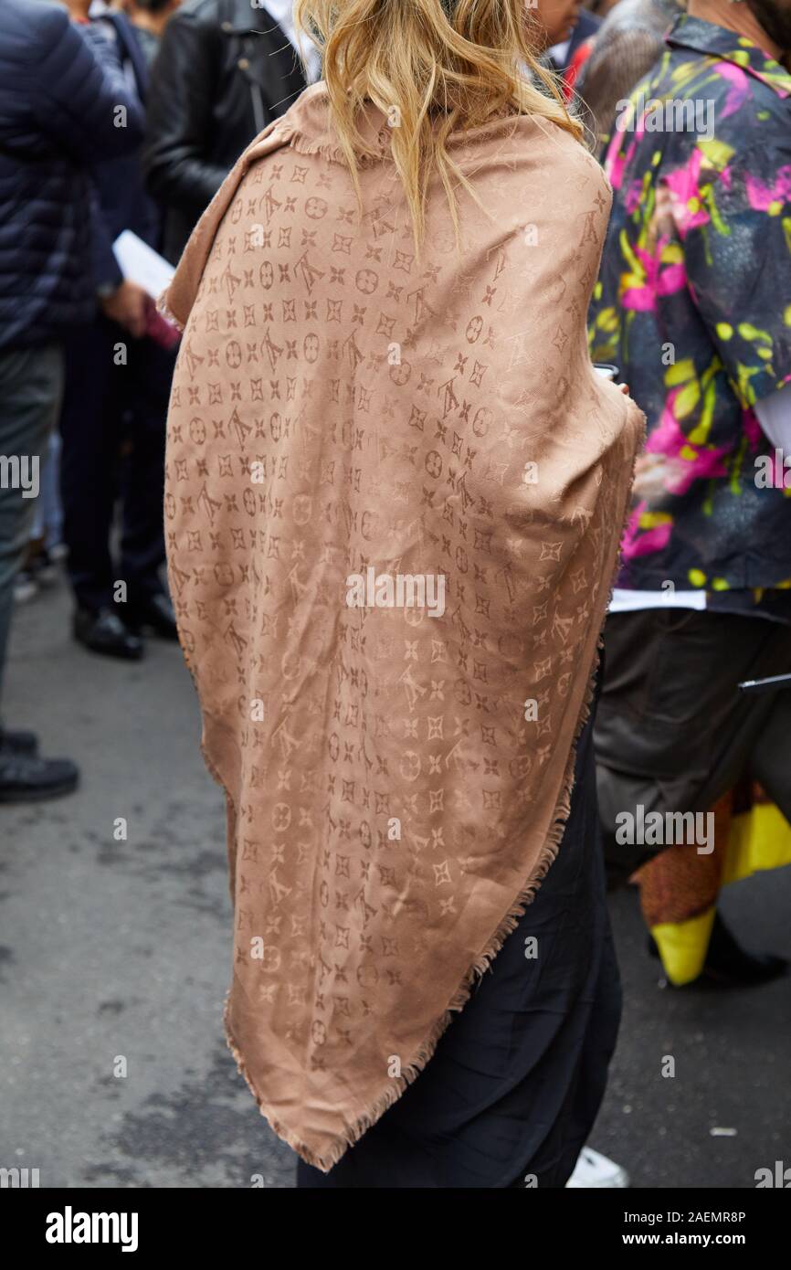 MILAN, ITALY - SEPTEMBER 22, 2019: Woman with beige Louis Vuitton shawl  before Boss fashion show, Milan Fashion Week street style Stock Photo -  Alamy