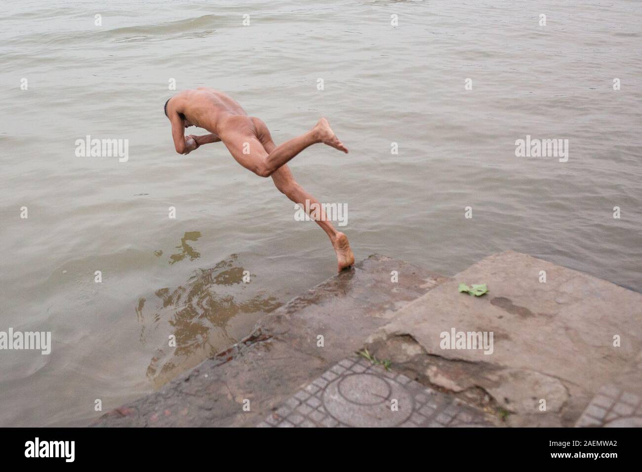 Nudism Hanoi, Vietnam. 10th Nov, 2019. Do Duc Hoang, a follower of nudism, dives  into the water of the Red River. In the middle of Vietnam's conservative  capital Hanoi lies a refuge for