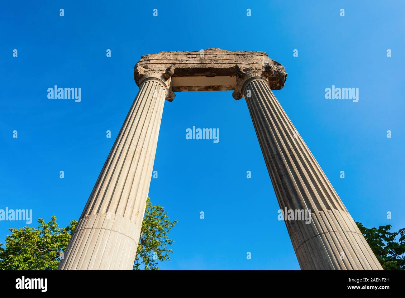 Roman Corinthian column from Noviodunum in Nyon. Nyon is a town on the shores of Lake Geneva in the canton of Vaud in Switzerland Stock Photo