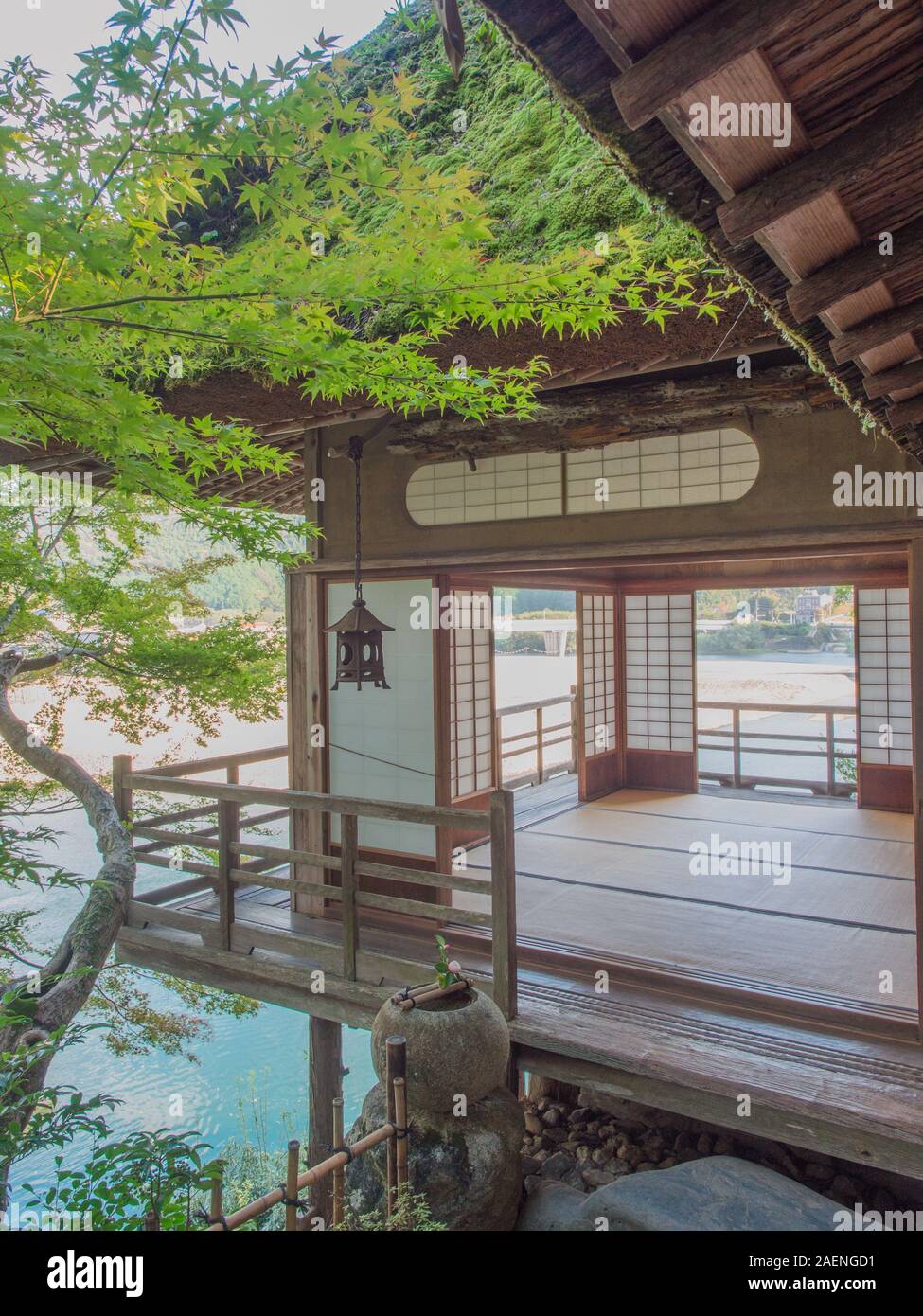 Japanese architecture, thatch roof, sliding shoji wall panels, tatami floor, Furoan hermitage, Garyusanso, Ozu, Ehime, Shikoku Japan Stock Photo