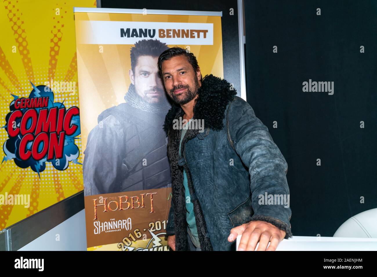 Manu bennett arrow hi-res stock photography and images - Alamy