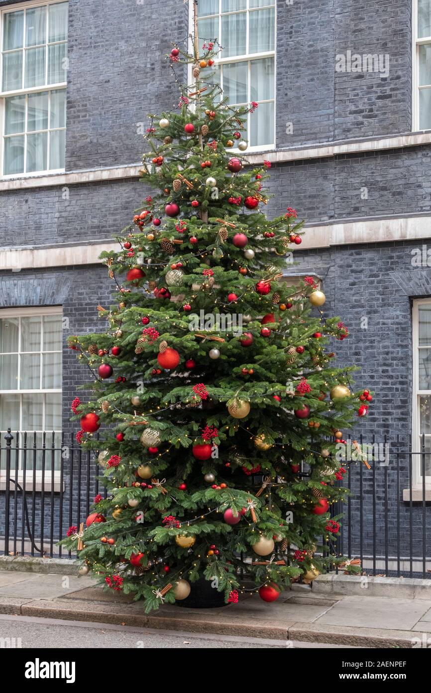 10 Downing Street, London, UK. 10th December 2019. The calm before the storm. A completely quiet Downing Street with festive season decorations, two days before the General Election. Credit: Malcolm Park/Alamy Live News. Stock Photo