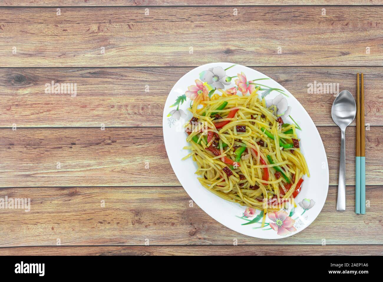 https://c8.alamy.com/comp/2AEP1A6/flat-lay-traditional-china-sichuan-chinese-home-cooking-stir-fried-shredded-potato-with-green-red-pepper-vegetable-dish-sour-and-spicy-taste-pota-2AEP1A6.jpg