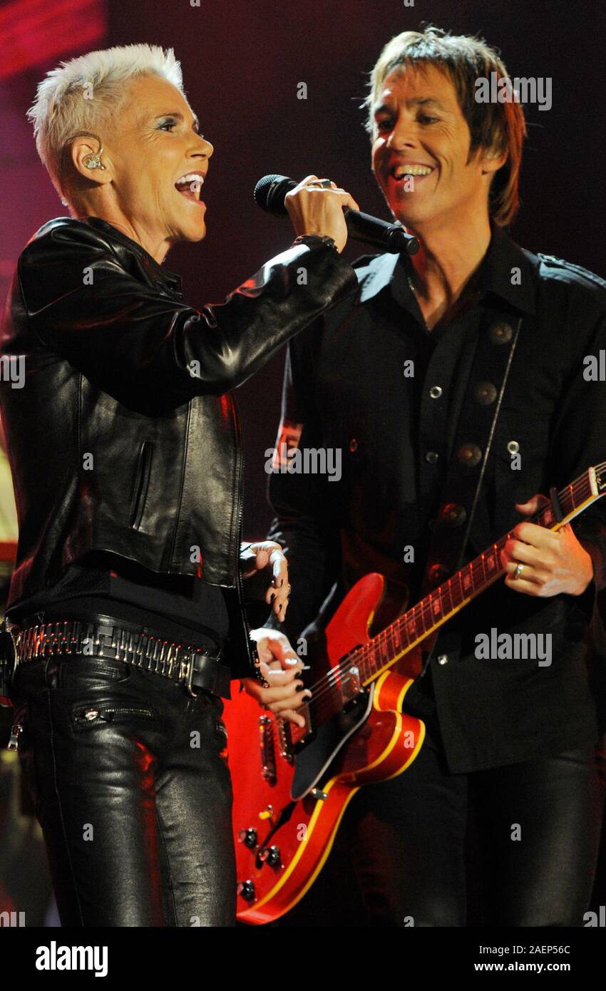 ***FILE PHOTO*** Swedish singers Marie Fredriksson, left, and Per Gessle, right, of the Swedish band Roxette, perform during their concert in Prague, Czech Republic, on Sunday, June 6, 2011. (CTK Photo/Michal Kamaryt) Stock Photo