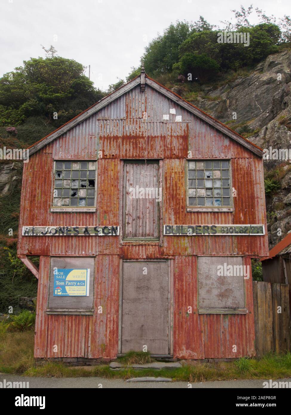 Abandoned shack hi-res stock photography and images - Alamy