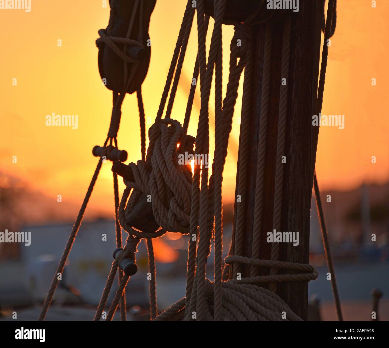 Rigging ropes hi-res stock photography and images - Alamy