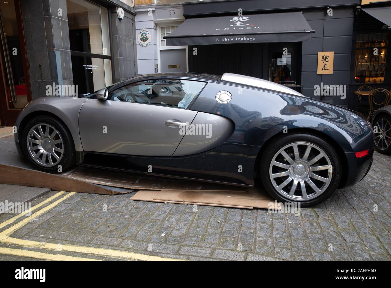2006 Bugatti VEYRON EB 16.4 coupé driving into Bonhams in New Bond Street London,UK Stock Photo