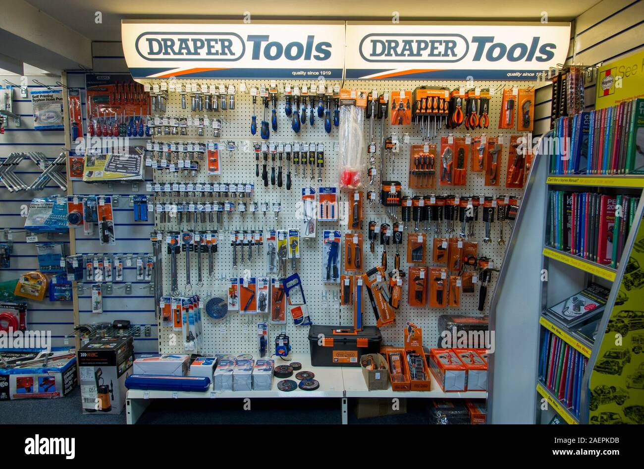 Strait Paralyze Healthy Range of Draper Tools hand tools on display in a car motor factors shop Stock Photo - Alamy Strait Paralyze Healthy Range of Draper Tools hand tools on display in a car motor factors shop Stock Photo - Alamy