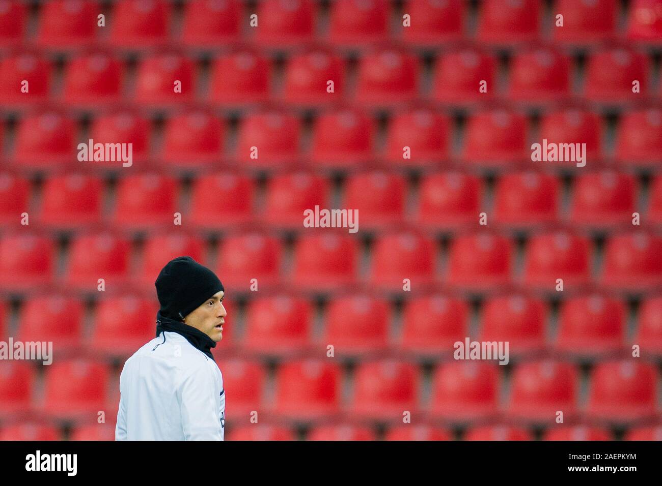 Leverkusen, Germany. 10th Dec, 2019. Soccer: Champions League, Bayer Leverkusen - Juventus Turin, Group stage, Group D, 6th matchday, training and press conference. Leverkusen's Charles Aranguiz participates in the training. Credit: Rolf Vennenbernd/dpa/Alamy Live News Stock Photo