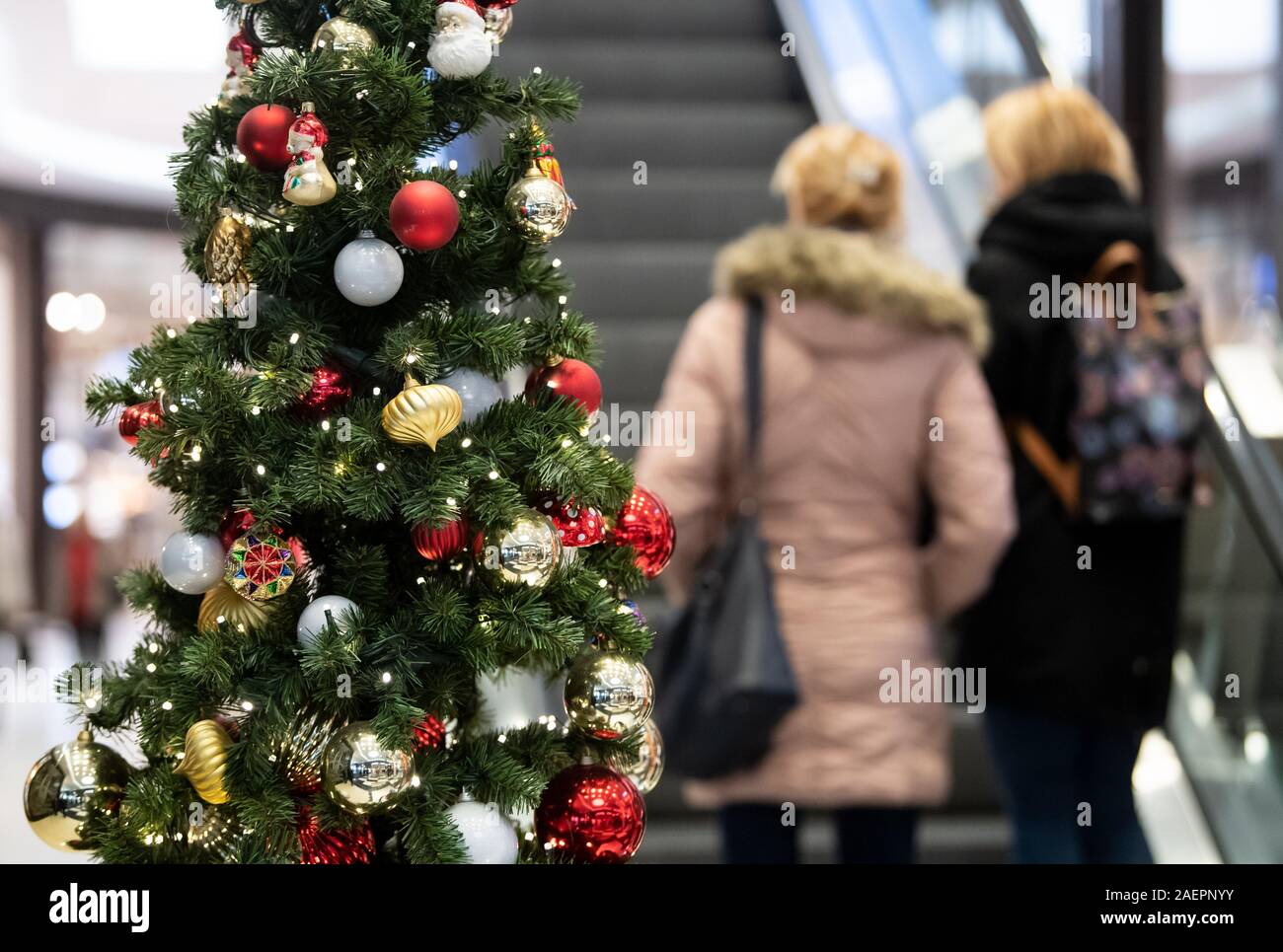 Новогодняя мишура в удмуртии. Новый год дед мороз. Лишили на новый год. Фотография новый год в улан-удэ. Лишили на новый год.