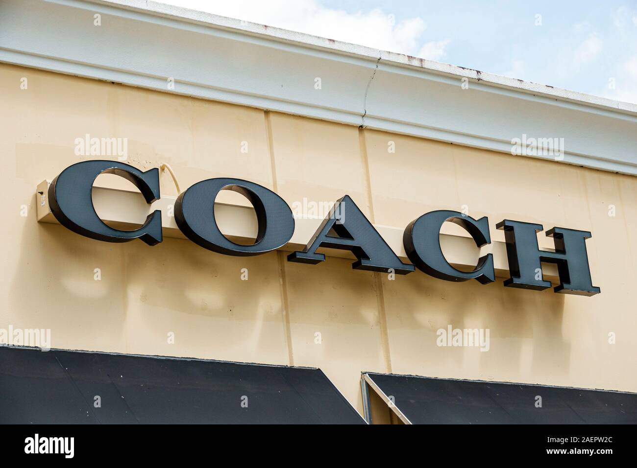 Vero Beach Florida,Vero Beach Outlets,outdoor outlet mall,shopping,Coach,store,high-end upscale leather goods,handbags,shoes,sign,exterior,facade,FL19 Stock Photo