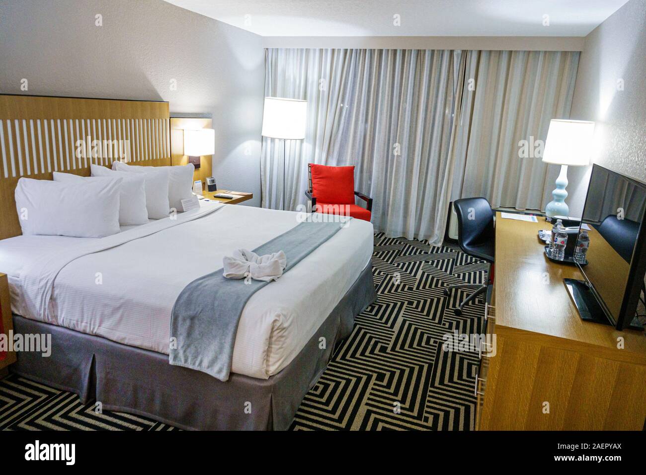 King Size Bed High Resolution Stock Photography And Images Alamy