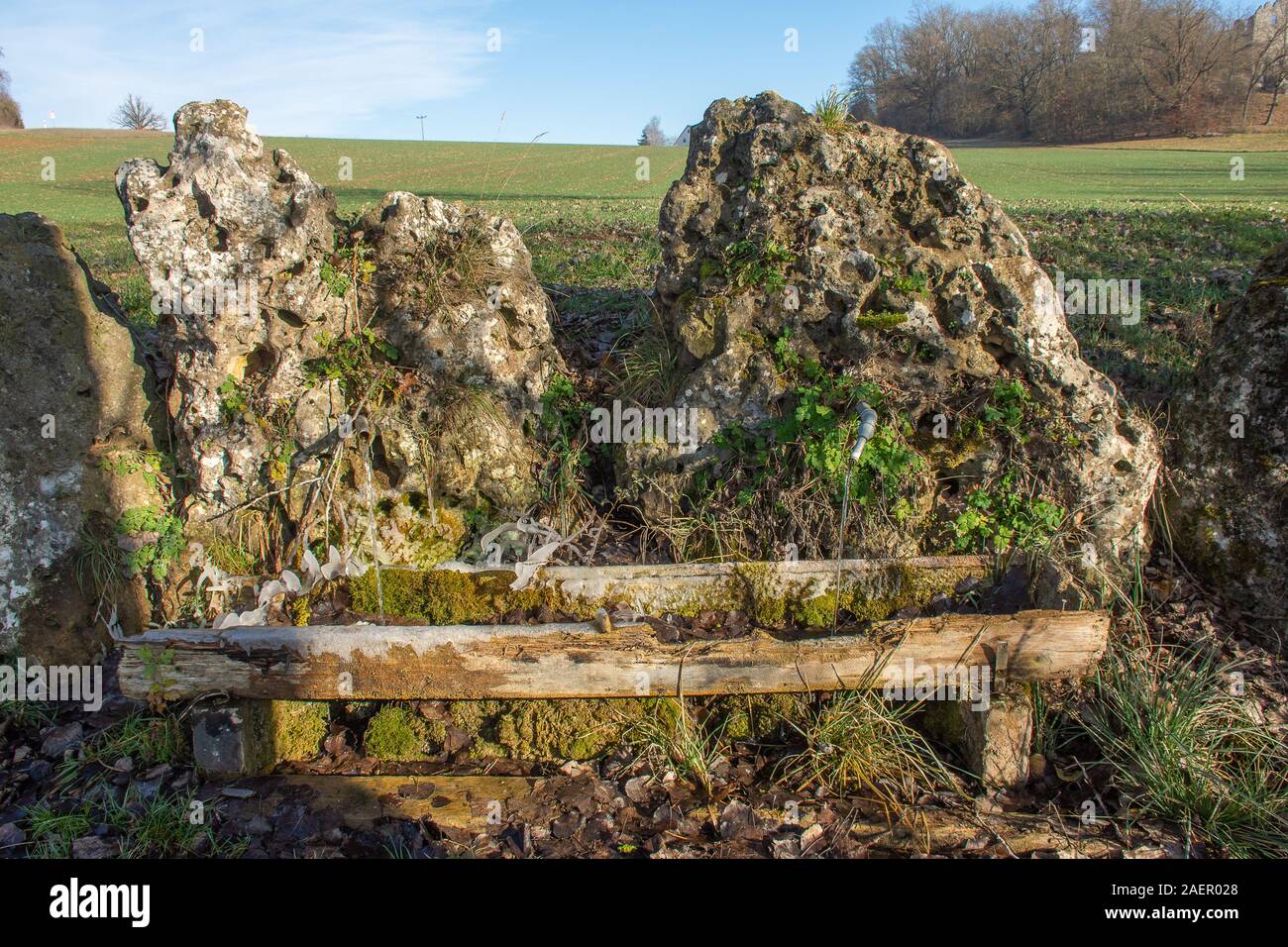 Brunnen bei der Burgruine Niederhaus • Landkreis Donau-Ries, Bayern, Deutschland Stock Photo