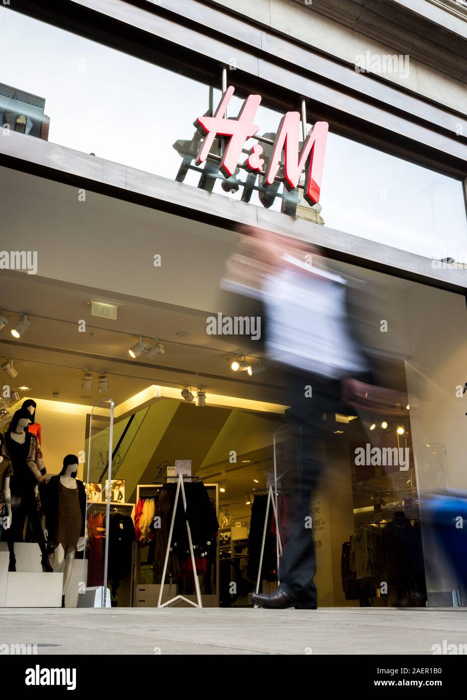 Clothes store h&m hi-res stock photography and images - Alamy