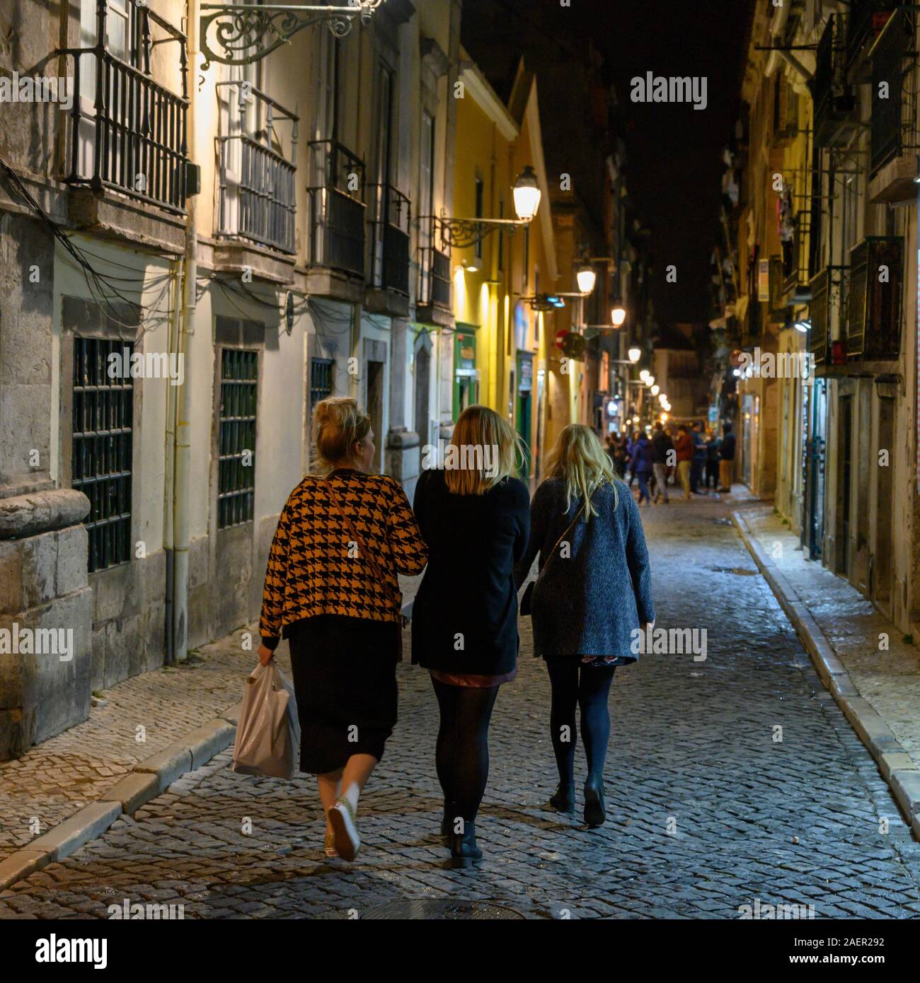 Women walking street night rear hi-res stock photography and images - Alamy