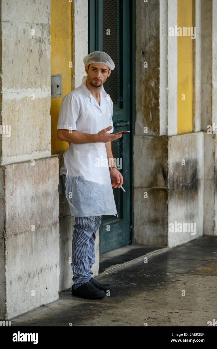 Portugal smoking hi-res stock photography and images - Page 3