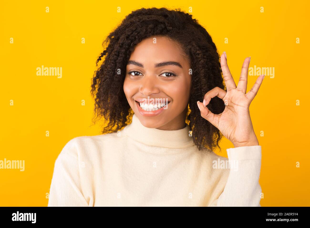 Happy african american girl showing ok sign gesture Stock Photo - Alamy