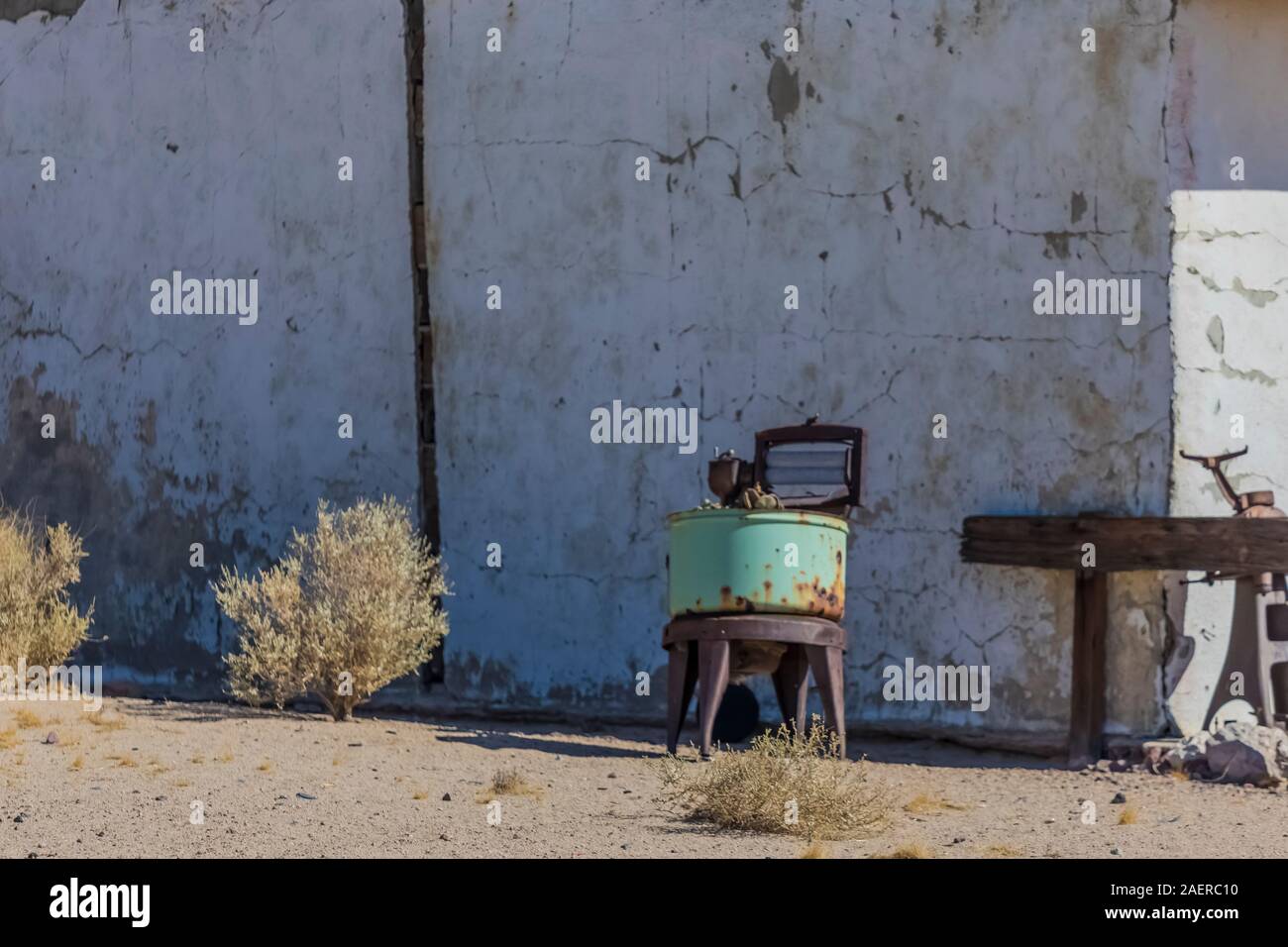 Old house and washing machine at Newberry Springs along Route 66 in California, USA [No property release; available for editorial licensing only] Stock Photo