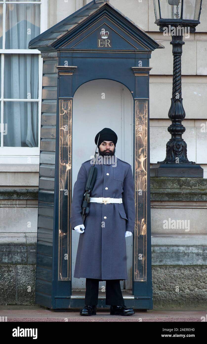 Guarding Buckingham Palace for the first time Scots guard Jatinder Singh Bhullar age 25 who has been allowed to wear a turban instead of the traditional bearskin. Stock Photo