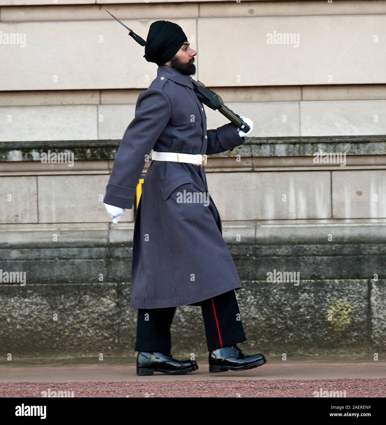 Guarding Buckingham Palace for the first time Scots guard Jatinder Singh Bhullar age 25 who has been allowed to wear a turban instead of the traditional bearskin. Stock Photo
