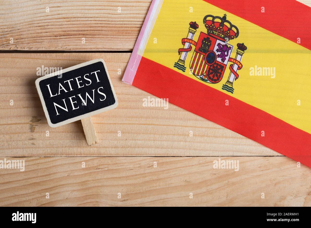concept news feeds - Breaking news, Spain country's flag, blackboard and the text Latest News on wooden background Stock Photo