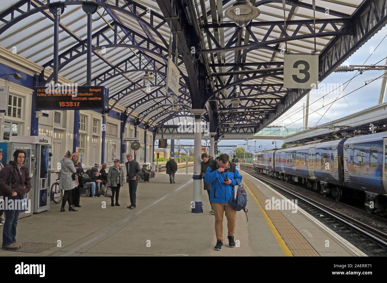 Platform 3, on Stirling railway station , Goosecroft Road ,Stirling , Stirlingshire, Scotland, UK, FK8 1PF Stock Photo