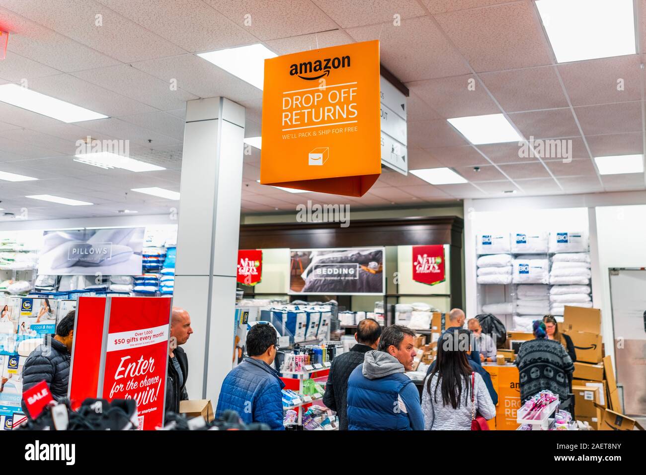 Kohl's amazon return hi-res stock photography and images - Alamy