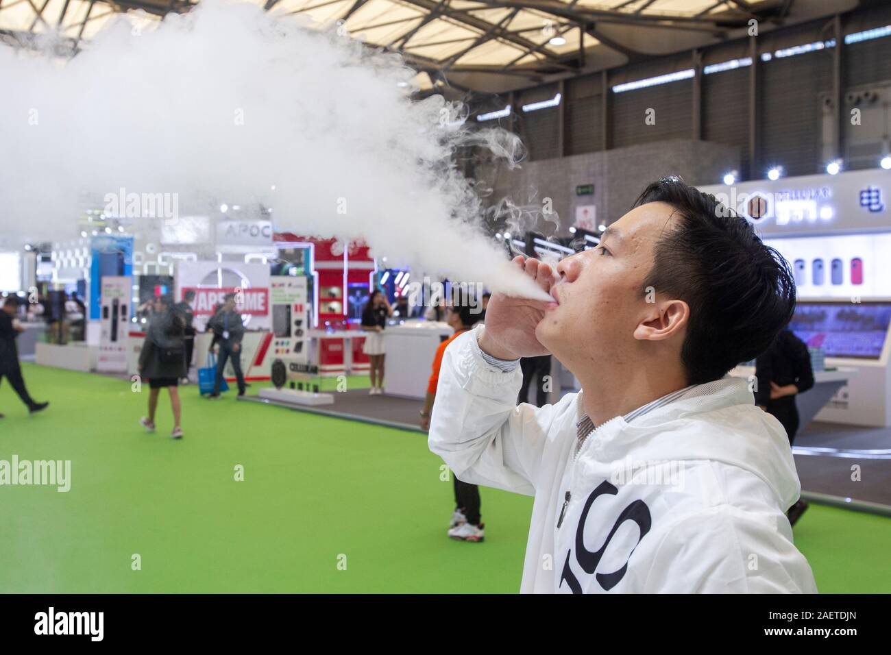 A person vapes at the 2019 Vape Culture Week and IECIE eCig Expo in Shanghai, China, 30 October 2019. 2019 Vape Culture Week and IECIE eCig Expo kick Stock Photo - Alamy A person vapes at the 2019 Vape Culture Week and IECIE eCig Expo in Shanghai, China, 30 October 2019. 2019 Vape Culture Week and IECIE eCig Expo kick Stock Photo - Alamy