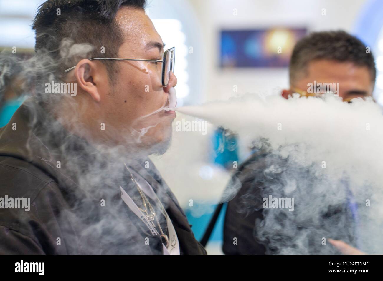 elfbar elfa master akku Vape culture hi-res stock photography and images