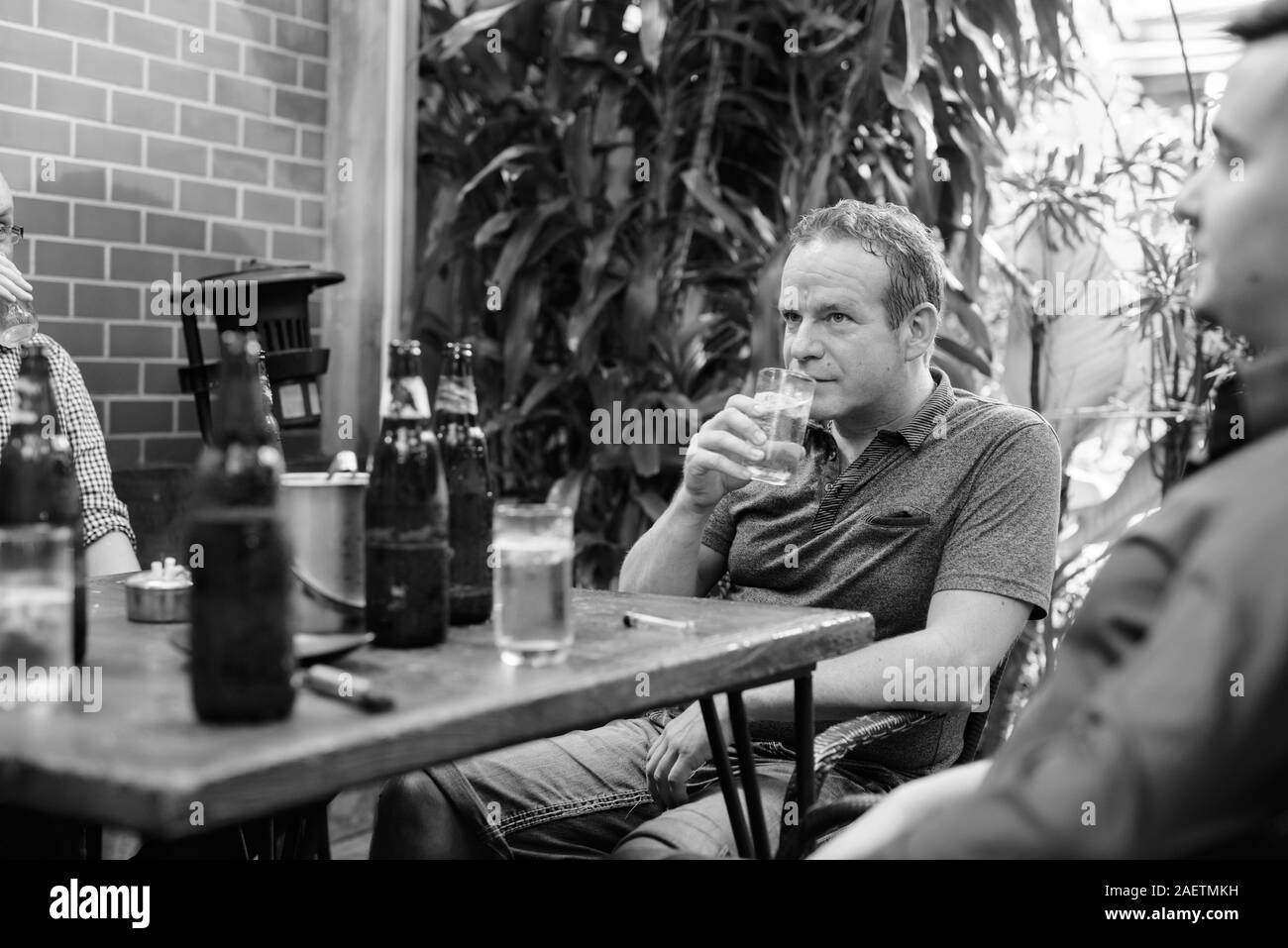 Black men hanging out hires stock photography and images Alamy