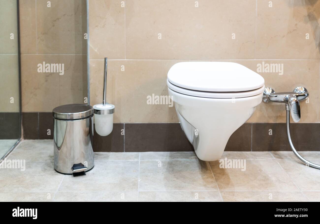 White toilet bowl in a modern bathroom Stock Photo - Alamy