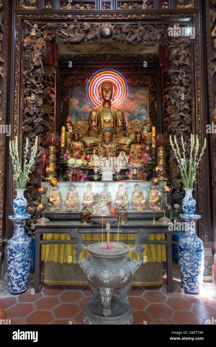 Golden altar of incense hi-res stock photography and images - Alamy