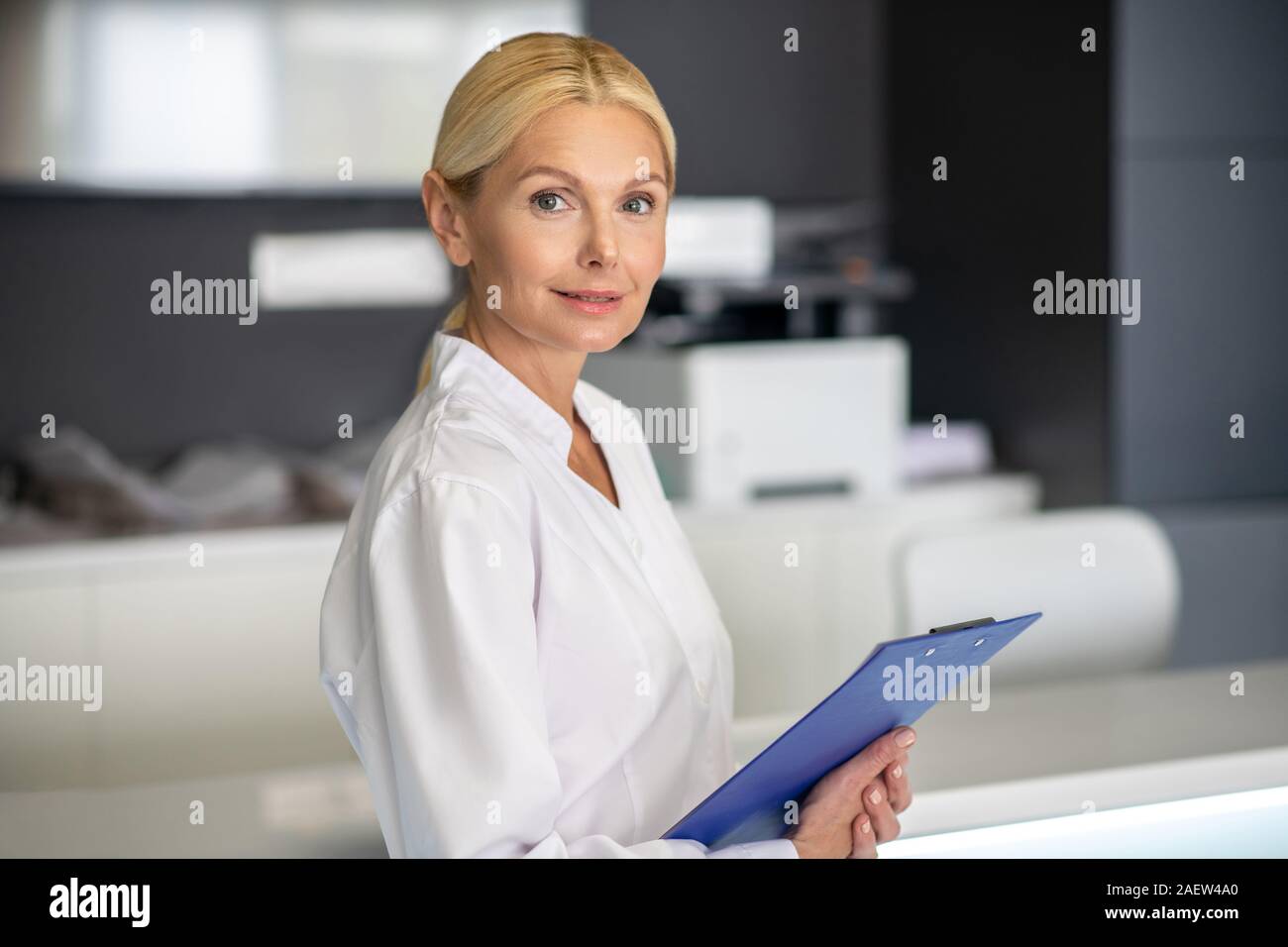 Woman doctor medical card hi-res stock photography and images - Alamy