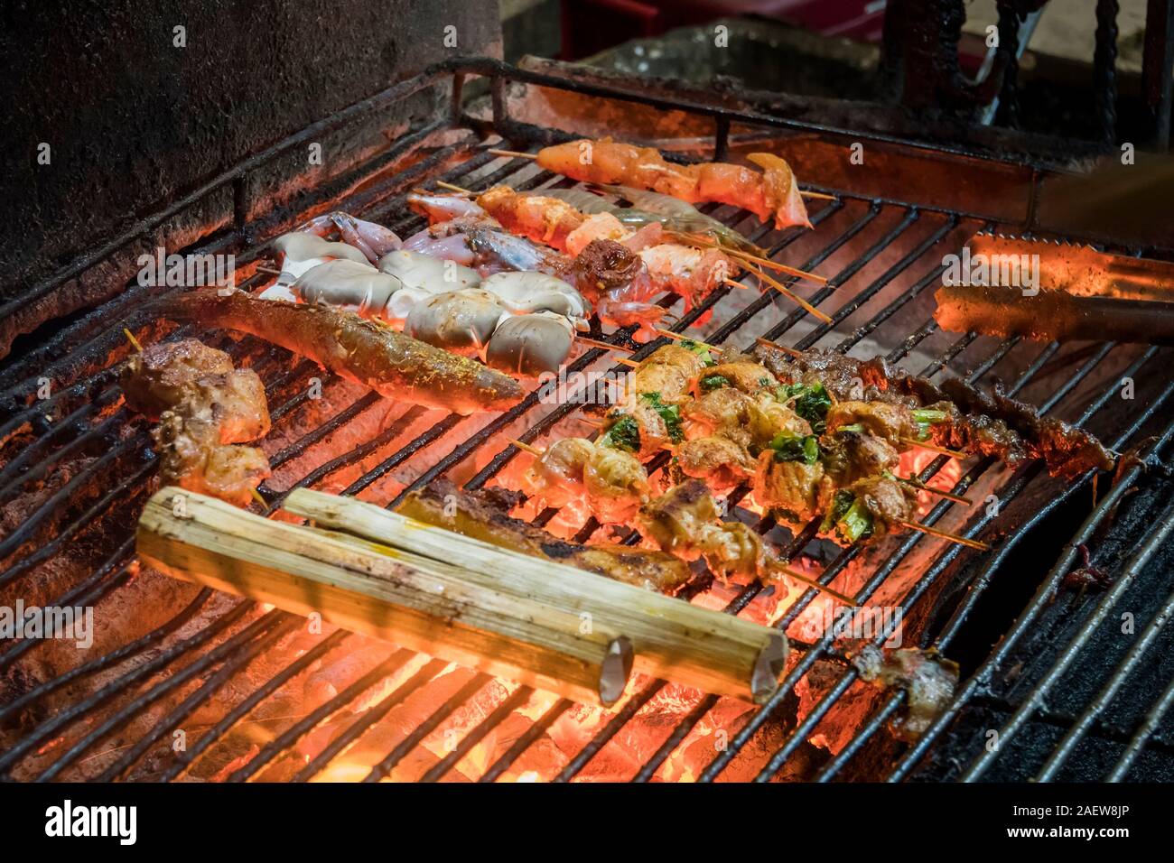 Seafood fried on the grill in a restaurant on the street. Street food in  Southeast Asia. Traditional Vietnamese cuisine Stock Photo - Alamy