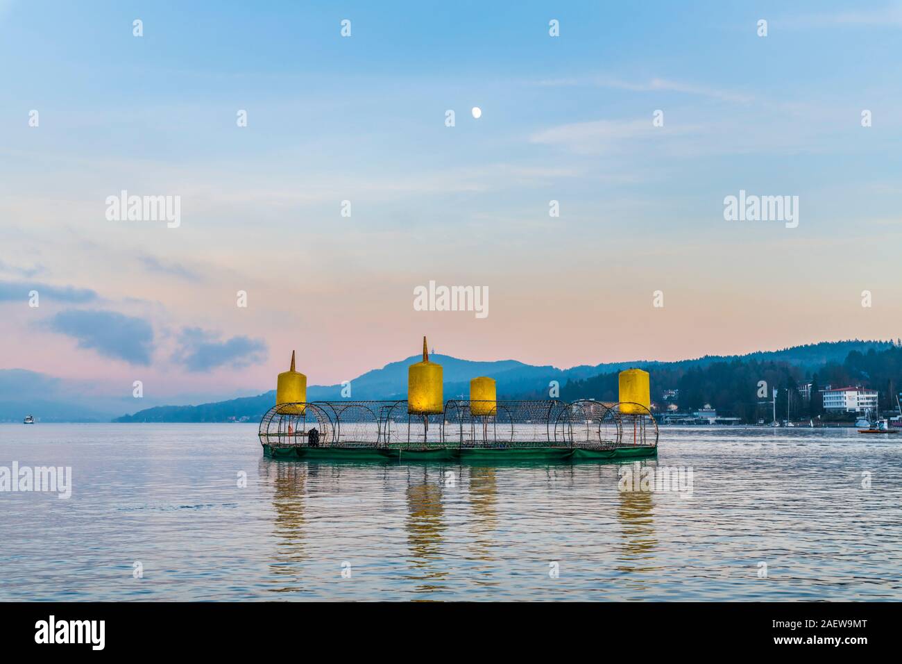Last lights of the sunset in Velden. Reflections on the water and Christmas atmosphere. Austria. Stock Photo
