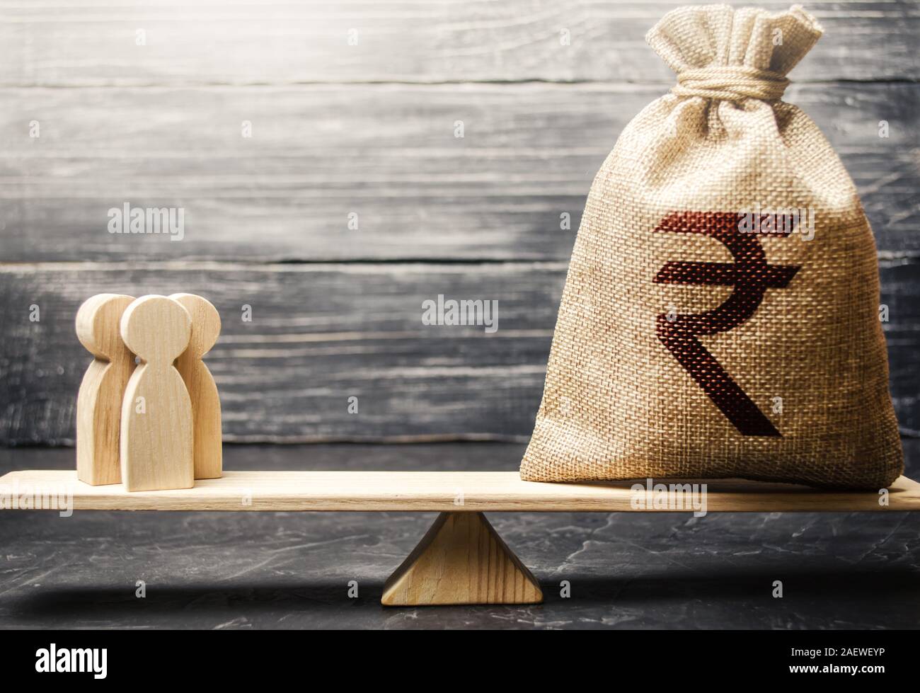 Indian rupee symbol people hi-res stock photography and images - Alamy