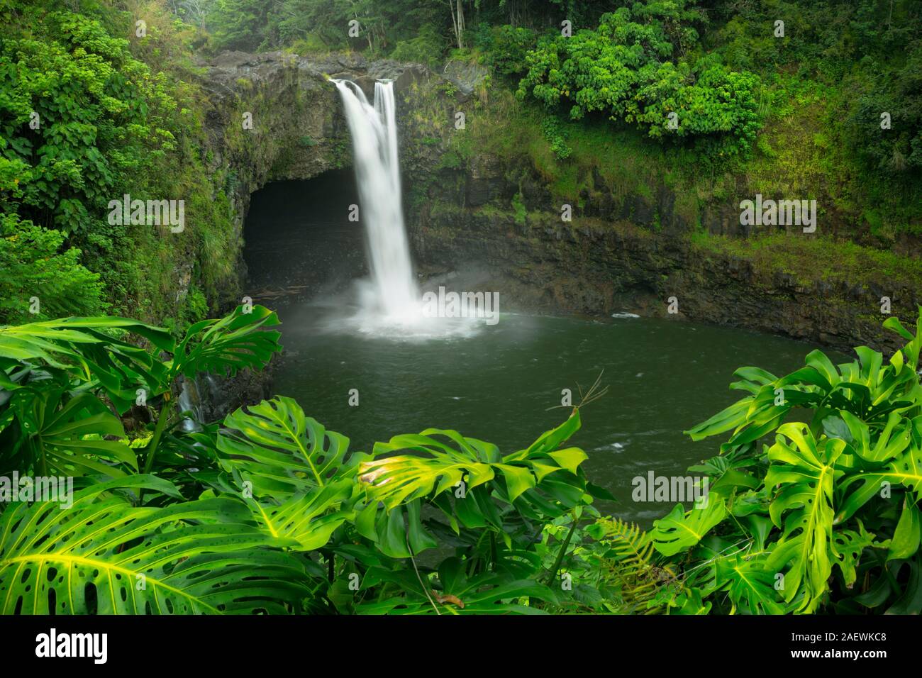 Hawaii big island rainbow falls hires stock photography and images Alamy