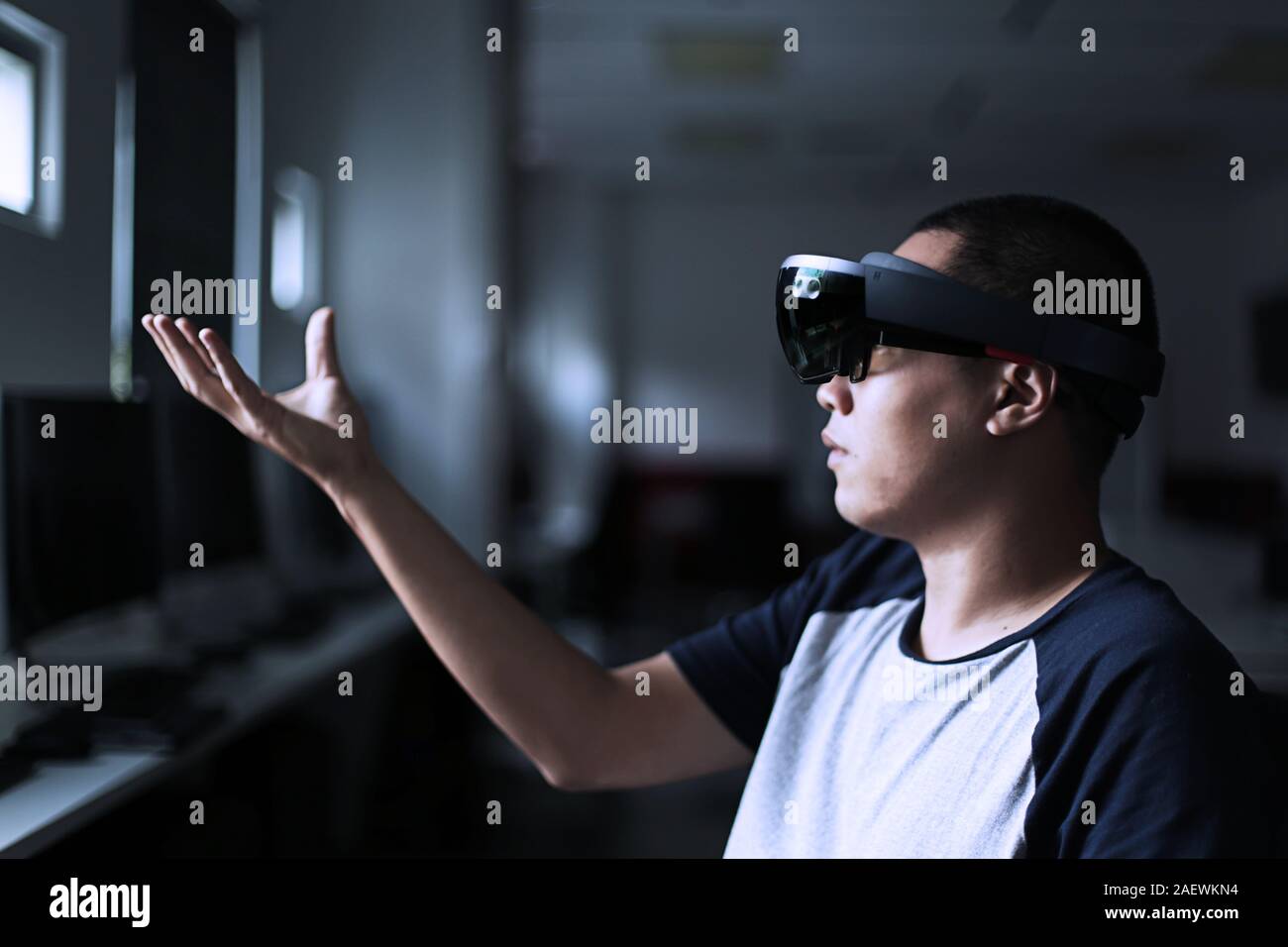Enter Virtual Reality world with HoloLens 1 glasses no effect in the lab Stock Photo