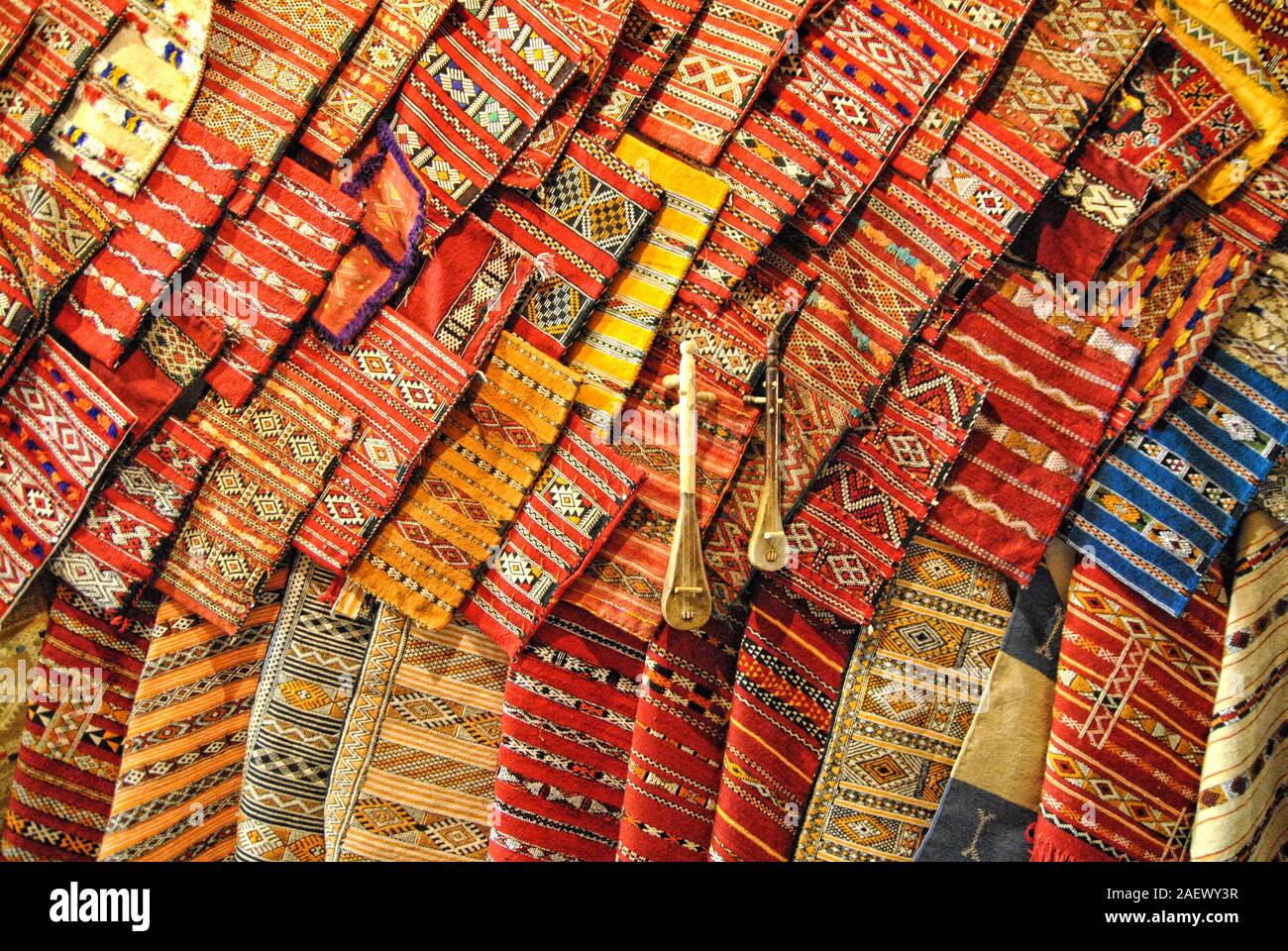Colorful fabric patterns at moroccan souk Stock Photo - Alamy