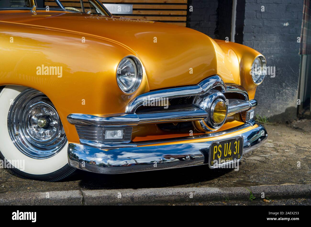 1950 Ford Deluxe 4 door sedan 'shoebox' custom car Stock Photo - Alamy
