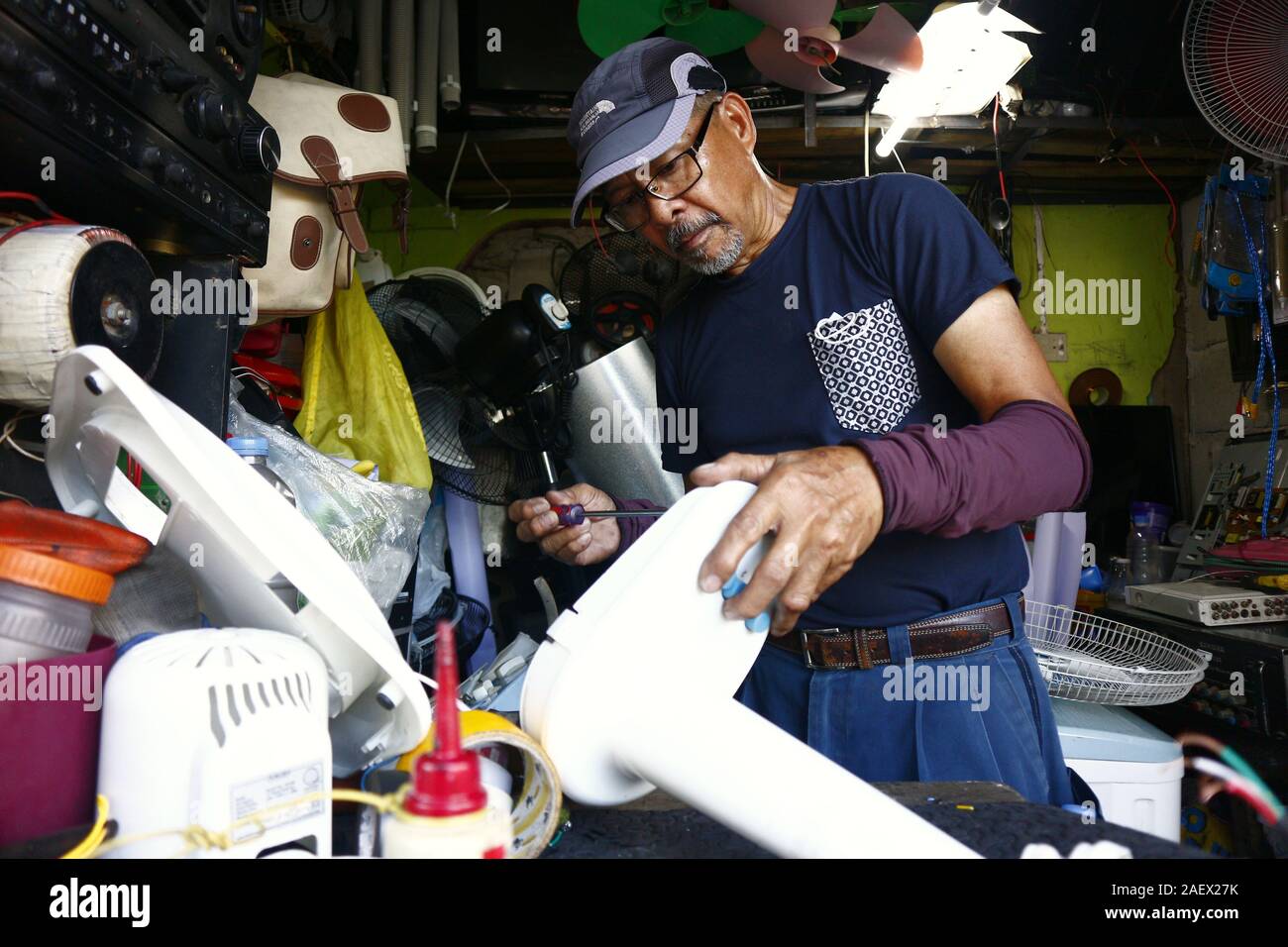 Filipino worker home hi-res stock photography and images - Alamy