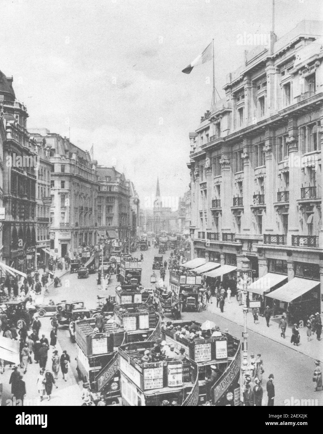 LONDON. Upper part of Regent Street, the paradise of London's shoppers 1926 Stock Photo