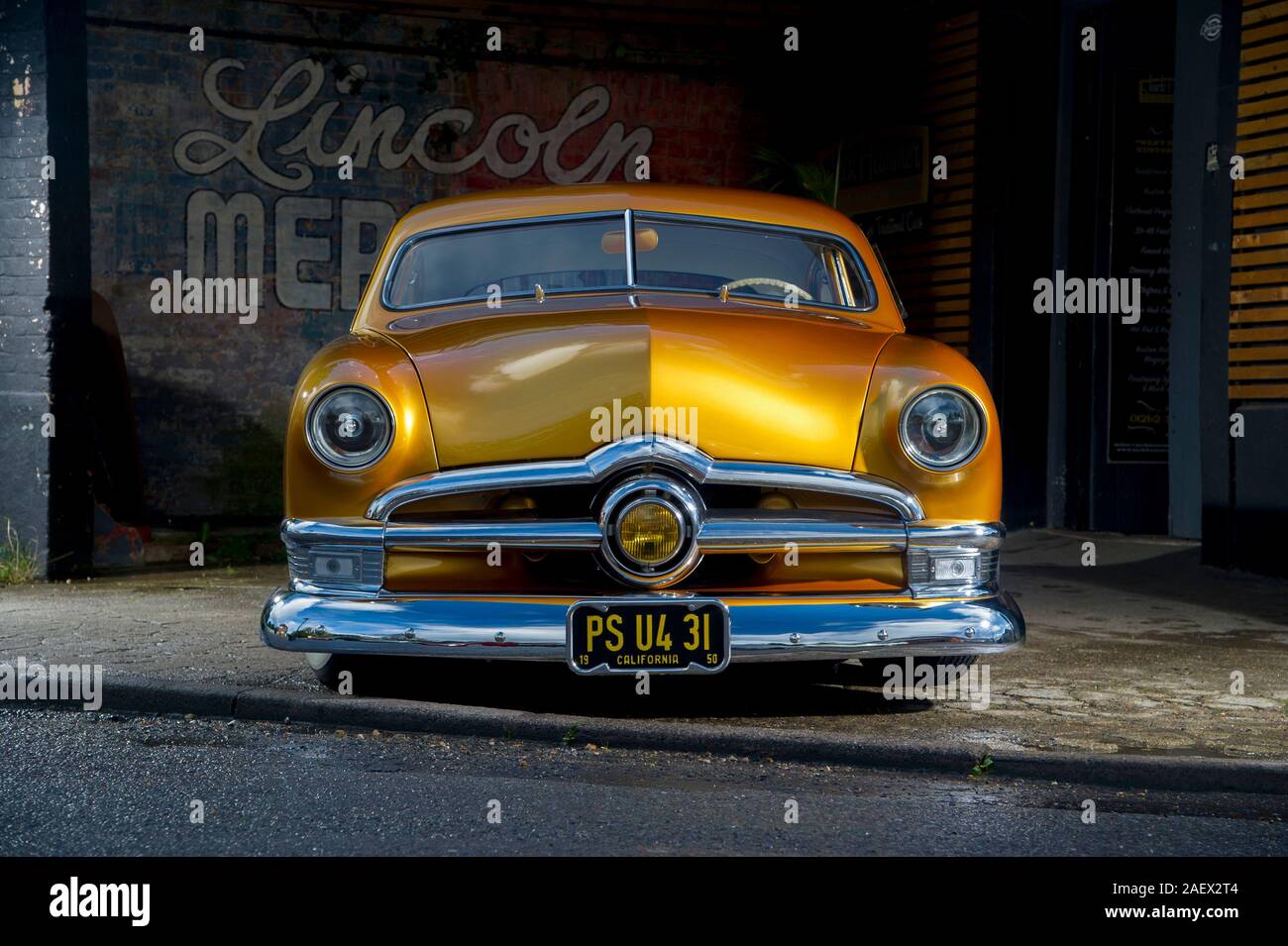 Hot rod shoebox 1950 ford custom deluxe hi-res stock photography 