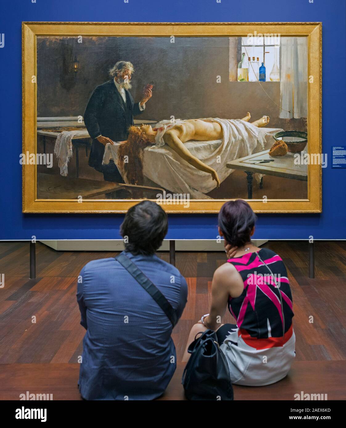Visitors viewing Anatomy of the Heart/And She Had a Heart by Spanish artist Enrique Simonet Lombardo.  Exhibited in the Malaga Museum in the Palacio d Stock Photo