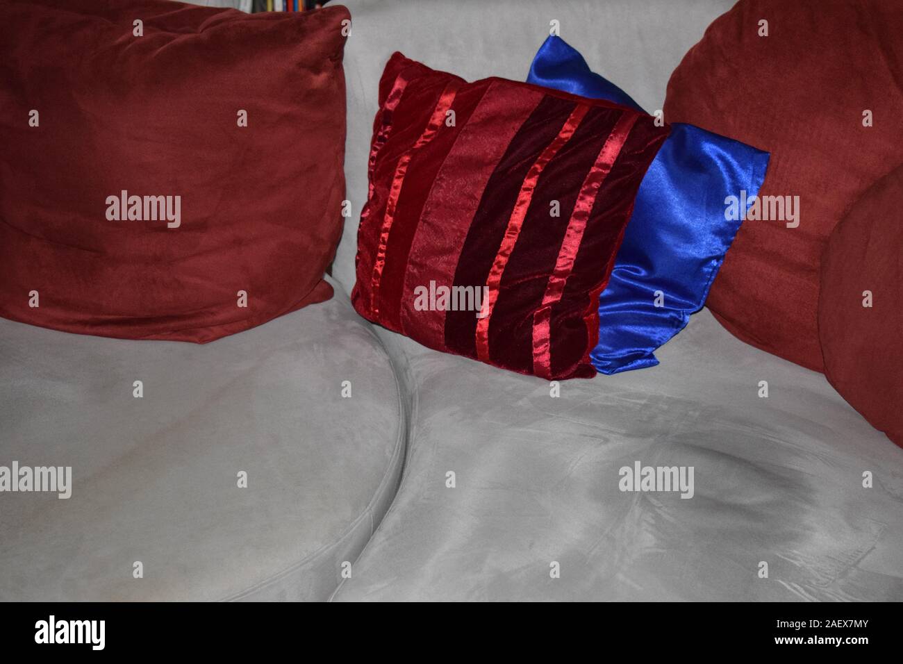 Rote Couch High Resolution Stock Photography And Images Alamy