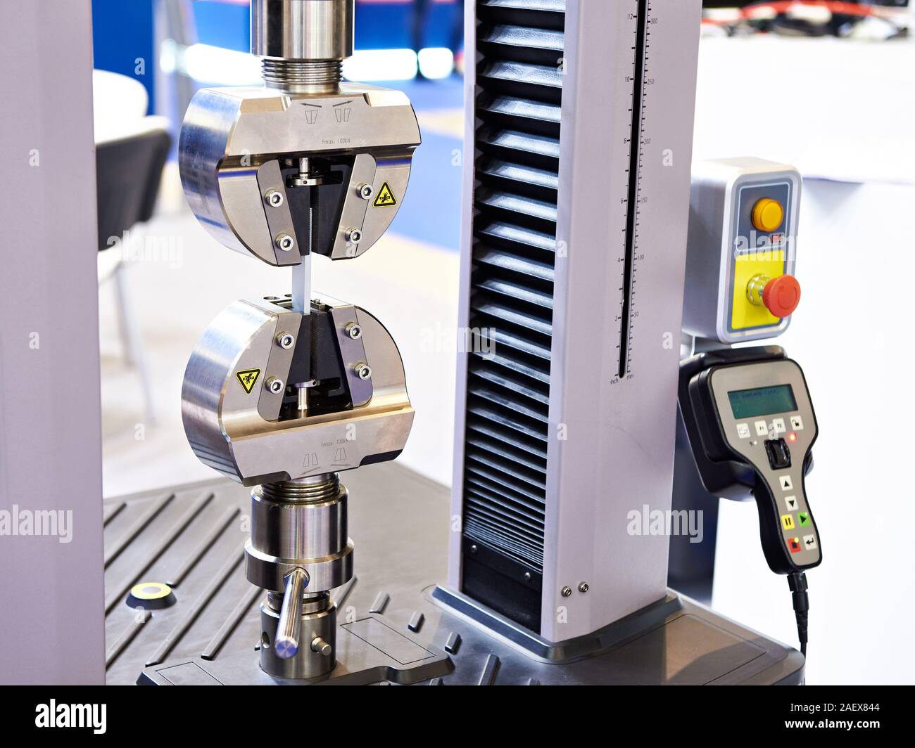 Tensile testing machine hires stock photography and images Alamy
