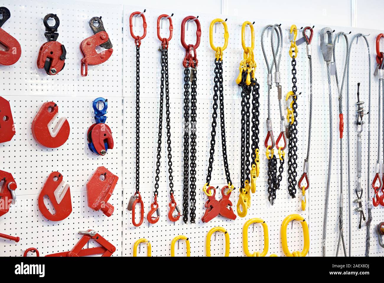 Lifting equipment and chains in exhibition store Stock Photo Alamy
