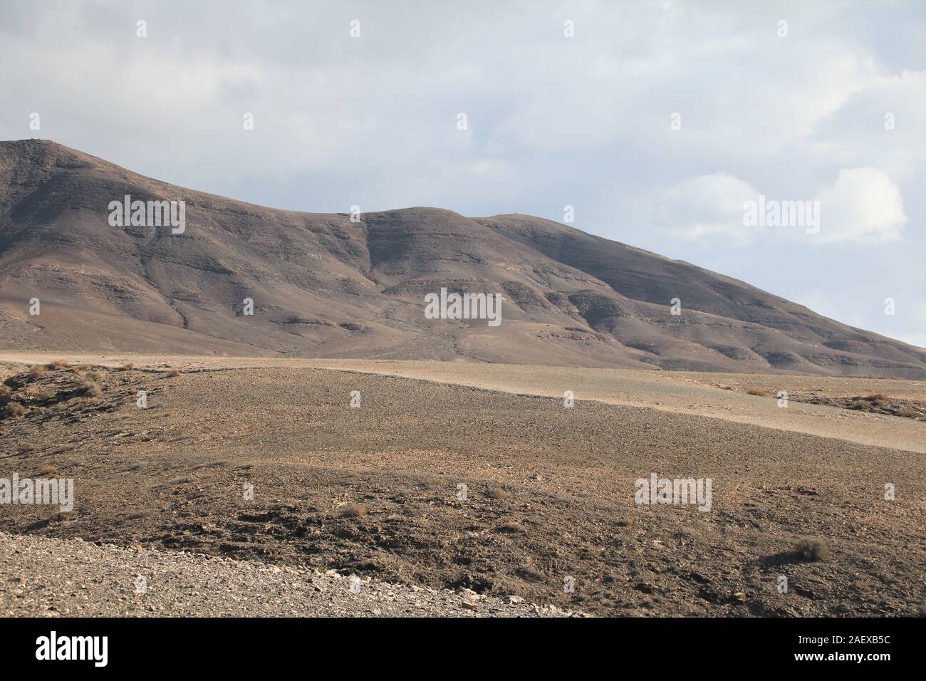 desert-like volcanic landscape and mountains at Papagayo, Lanzarote Stock Photo