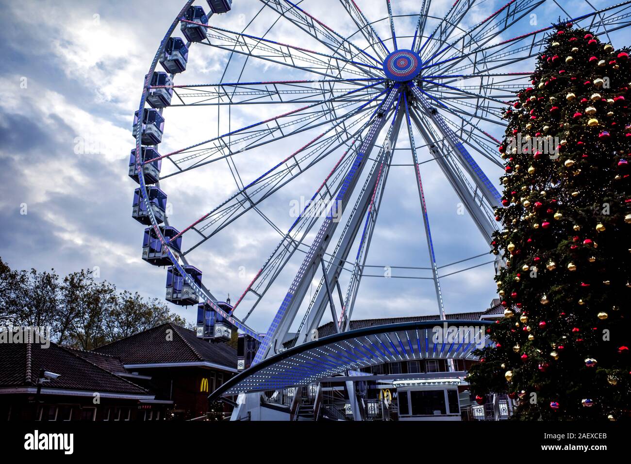 Outlet center hi-res stock photography and images - Page 2 - Alamy